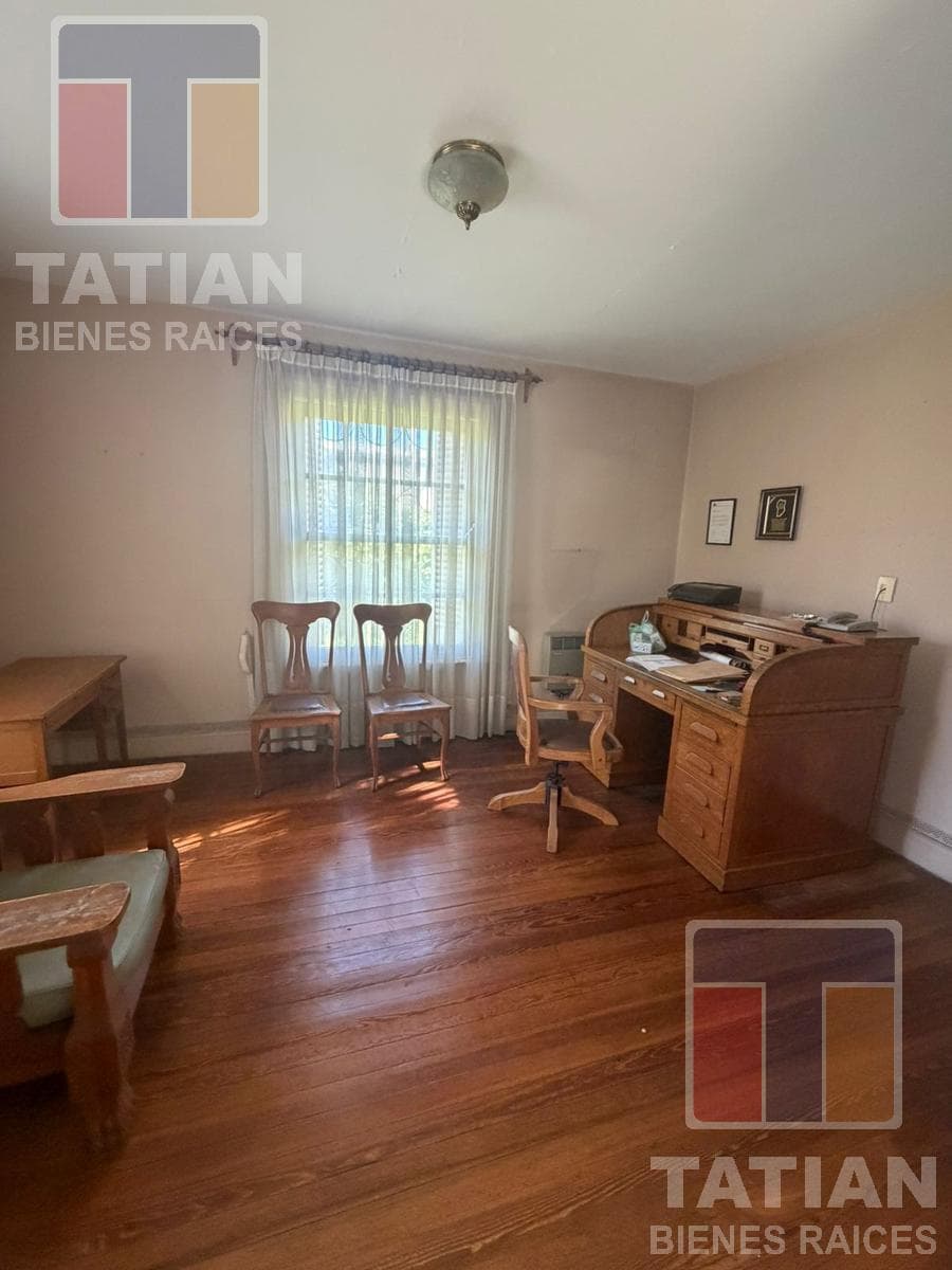 Large House Suitable for Commercial Use, Just a Few Meters from the University Campus