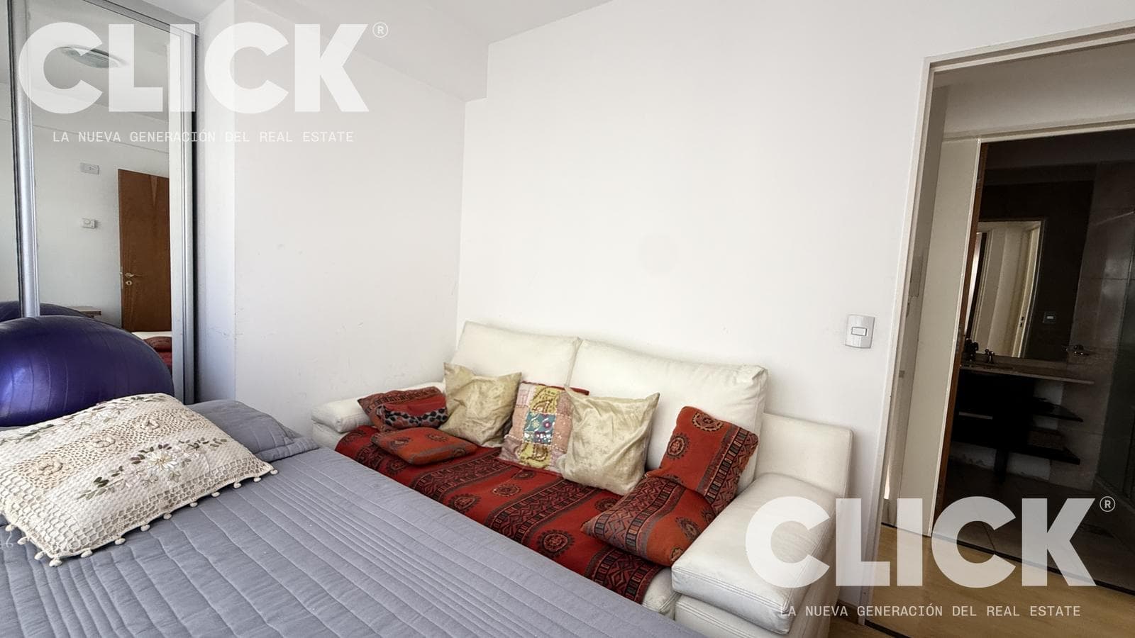 Apartment for SALE: DUPLEX in PARQUE CENTENARIO—4 ROOMS, BRIGHT and SURROUNDED BY GREENERY in Villa Crespo