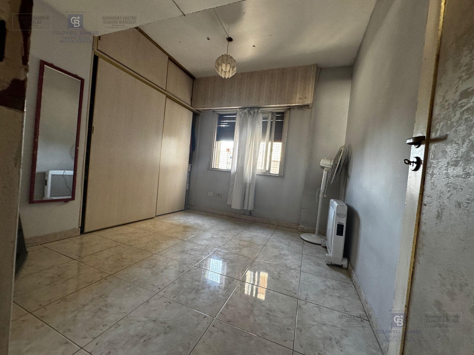 4-room apartment for sale with a balcony in Monserrat