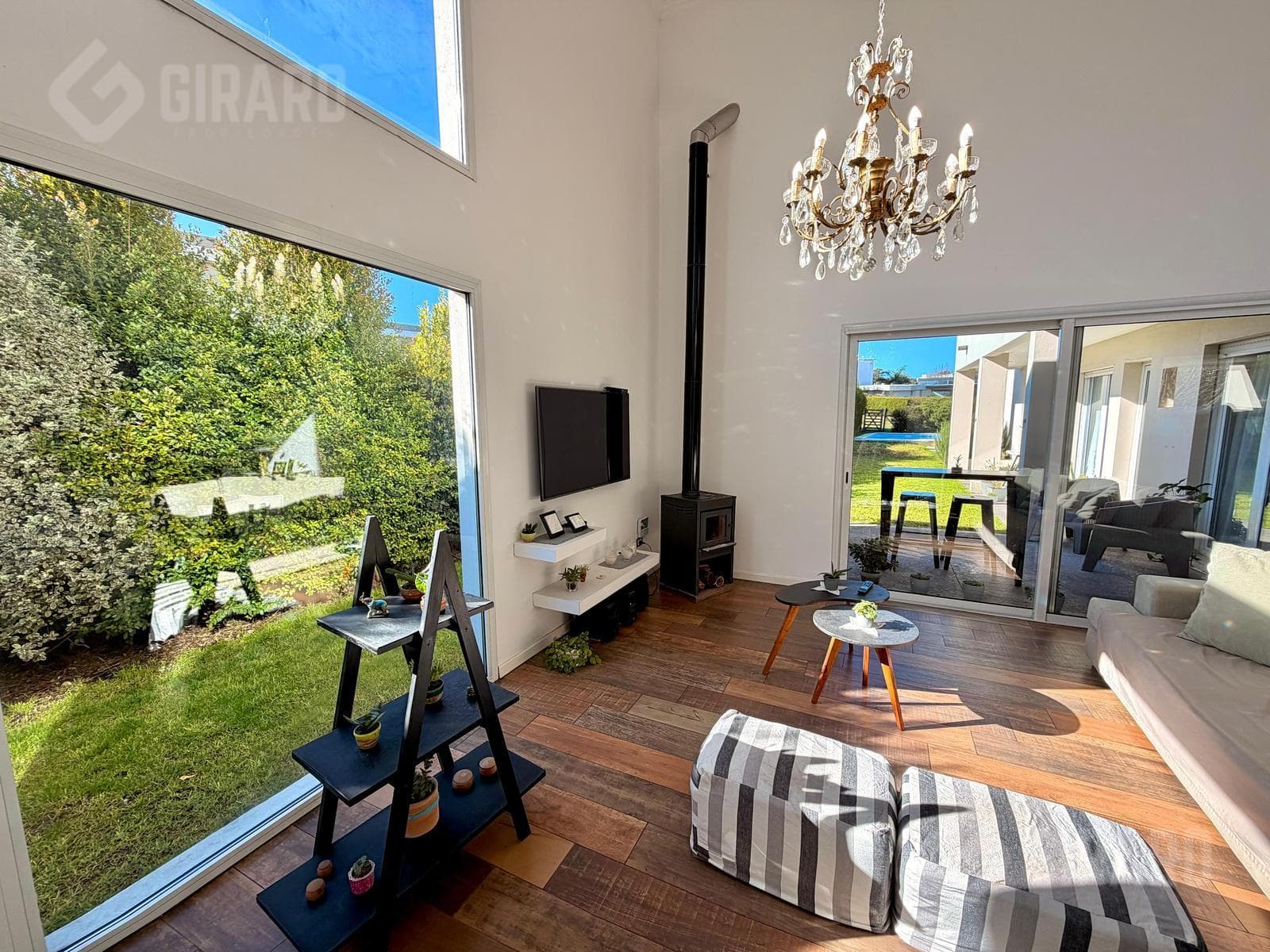 4-room house with a heated pool for sale in the Arenas del Sur gated community