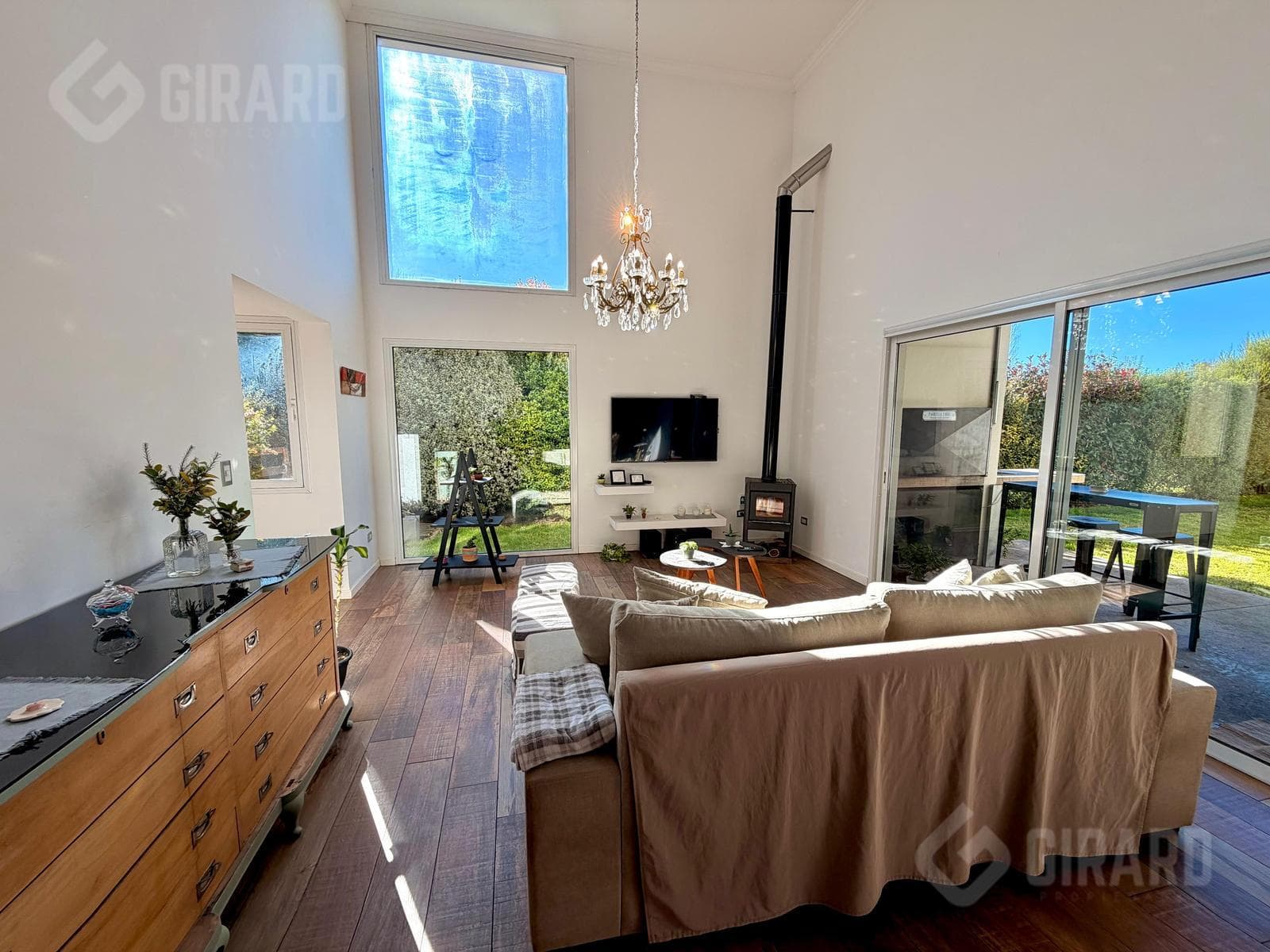 4-room house with a heated pool for sale in the Arenas del Sur gated community