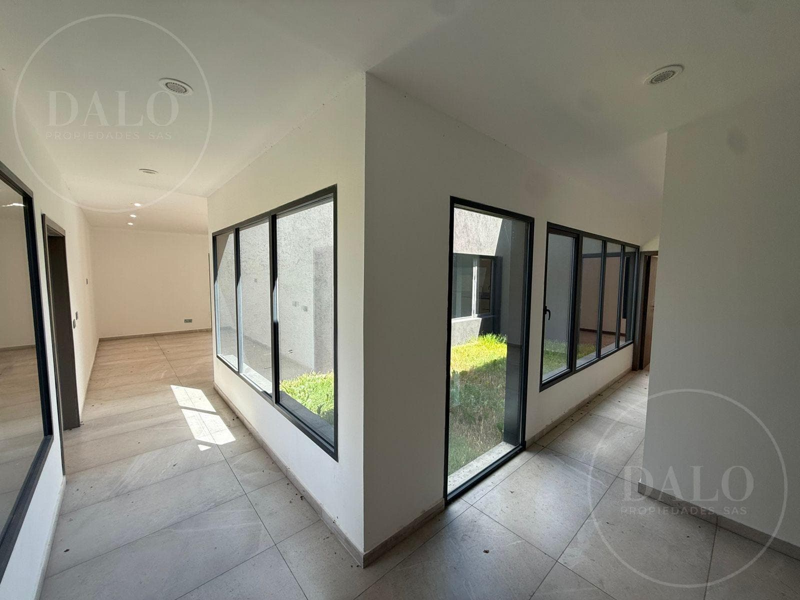4-Bedroom, 300 m² House for Sale in El Naudir