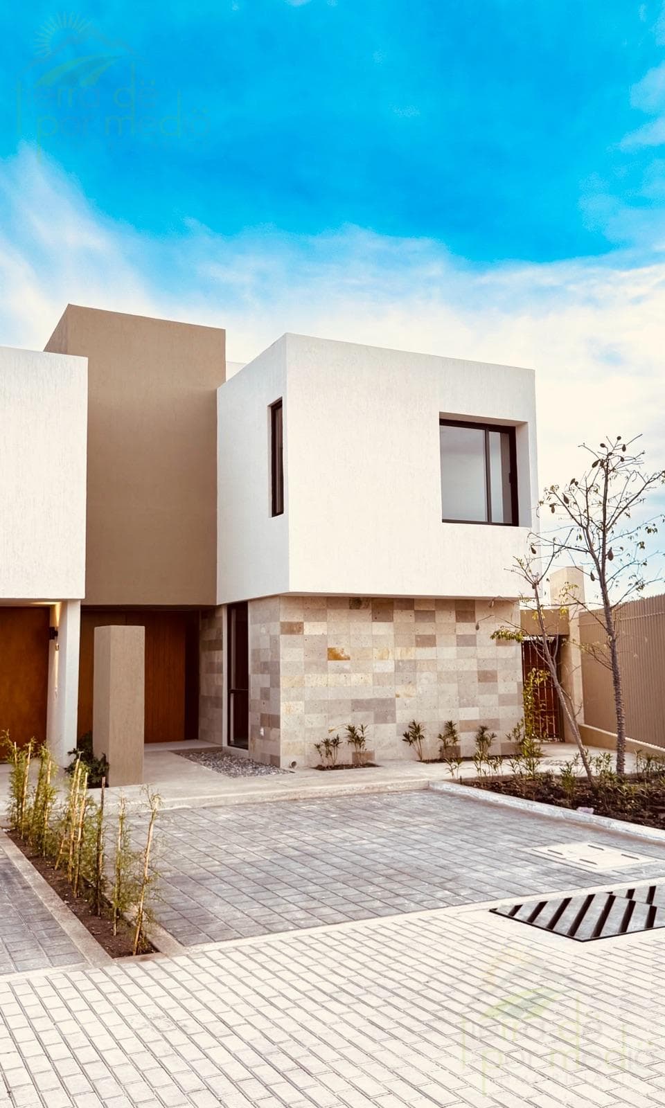 House with a Bedroom on the Ground Floor Studio, For Sale in Juriquilla, Querétaro