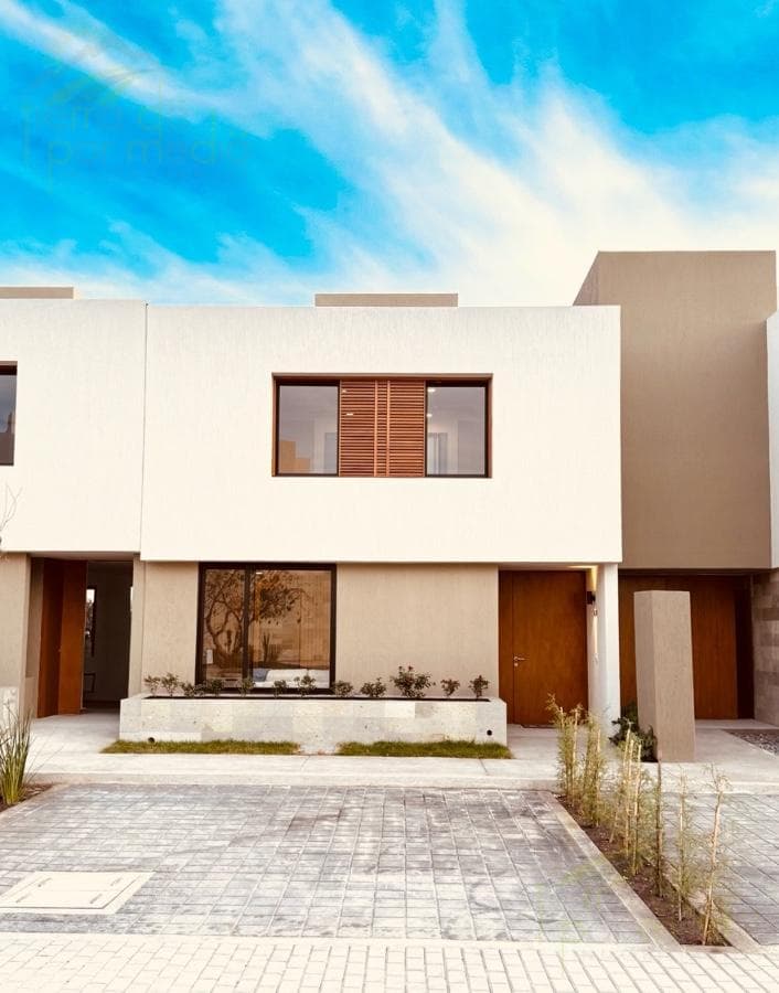 3-Bedroom House with Walk-in Closet and Bathroom, for Sale in Juriquilla, Querétaro