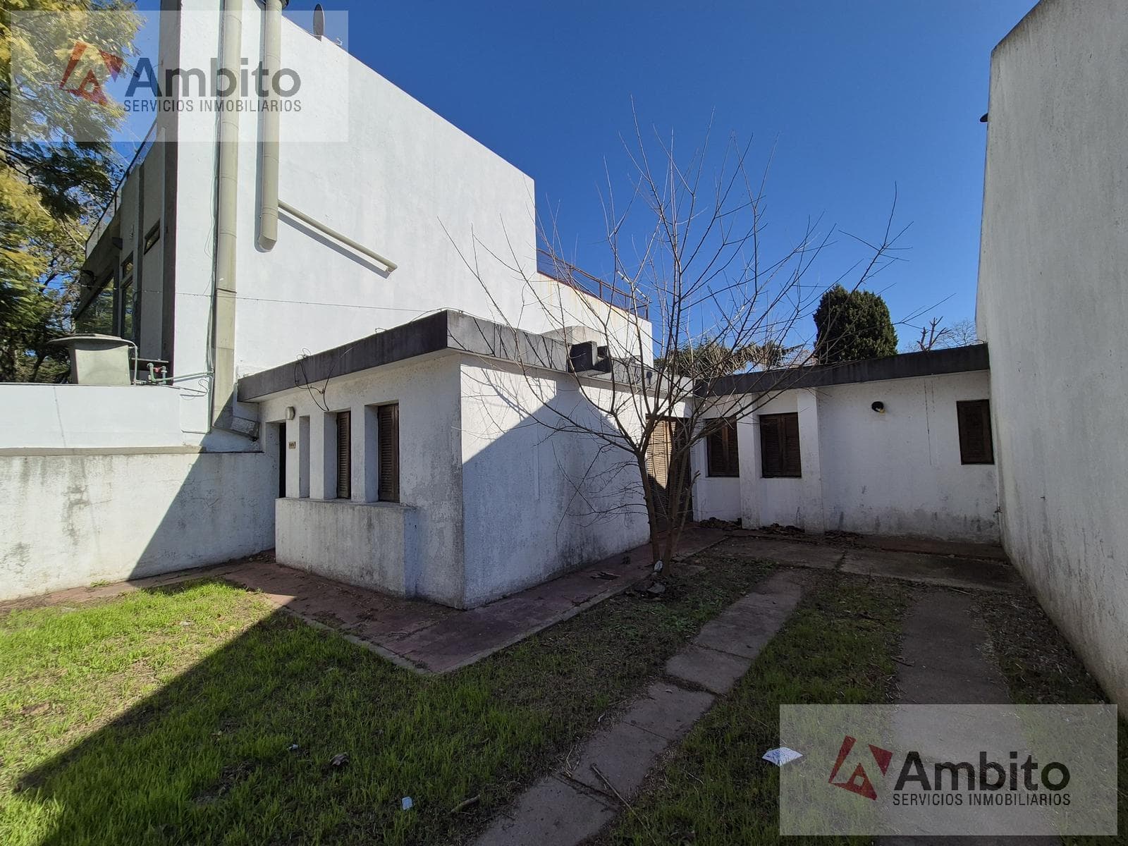 House/lot in City Bell. Commercial
