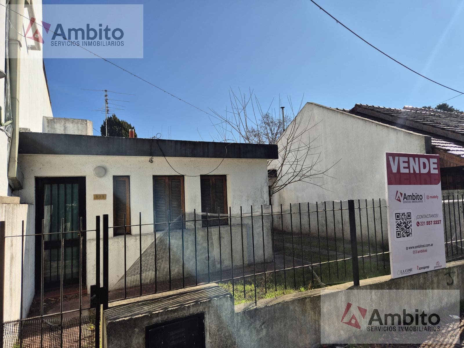 House/lot in City Bell. Commercial