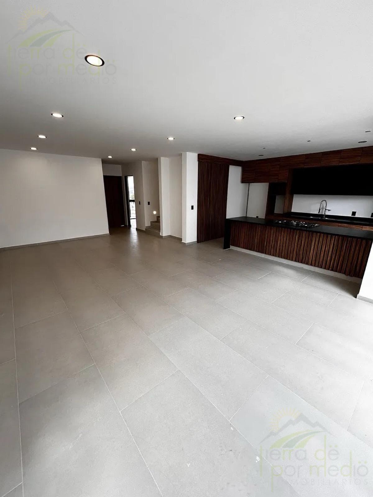 House with a Bedroom on the Ground Floor and a Roof Garden, Juriquilla