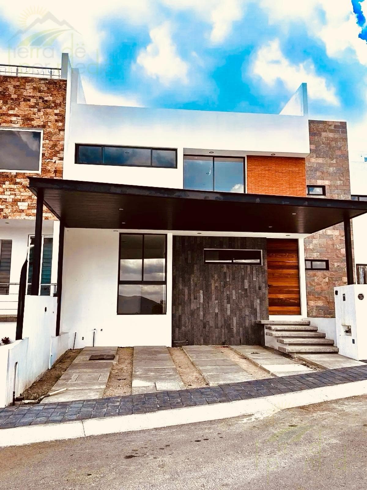House with a Bedroom on the Ground Floor and a Roof Garden, Juriquilla