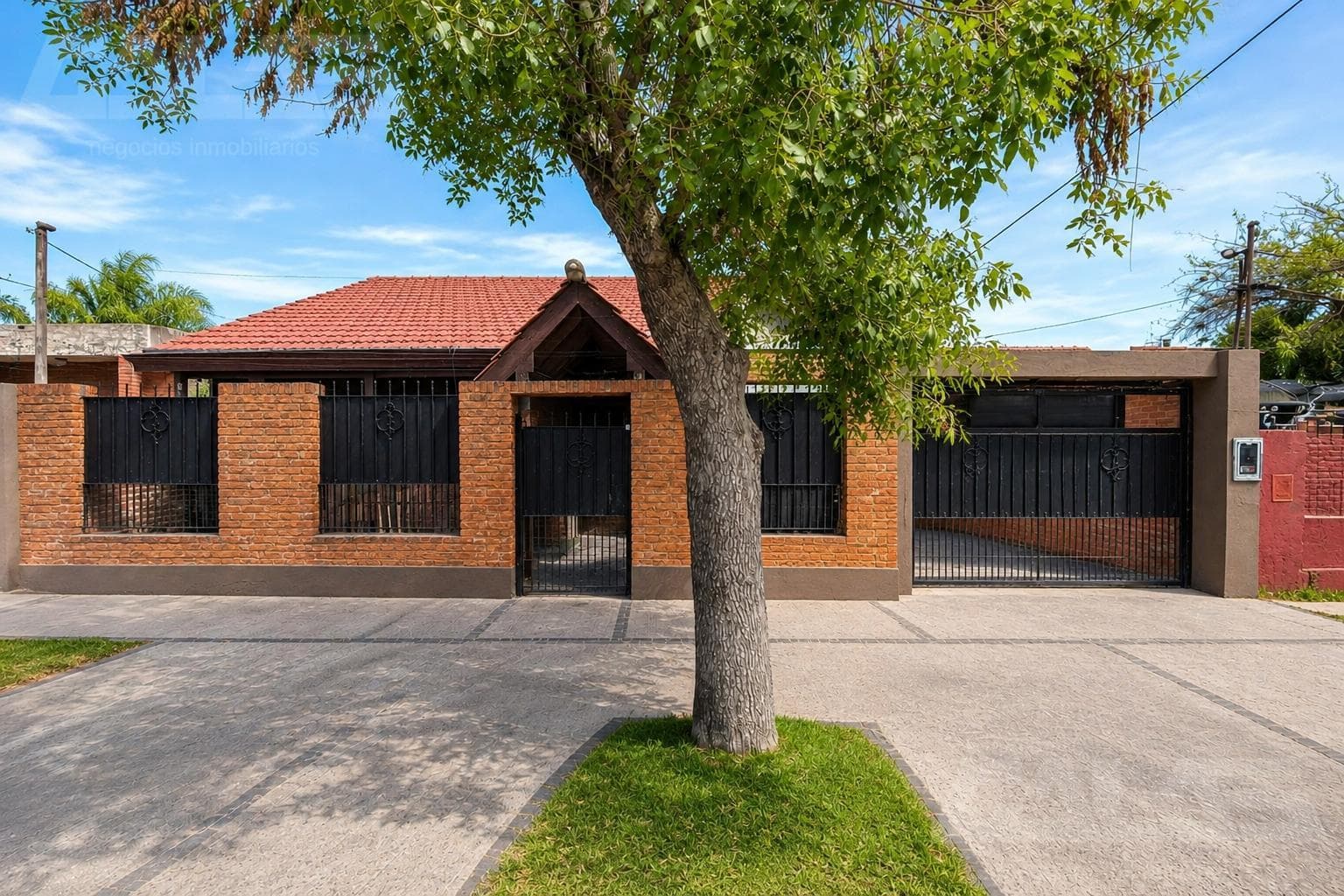 HOUSE | 4 ROOMS | SWIMMING POOL | BARBECUE AREA | GARAGE | NORTH ITUZAINGÓ