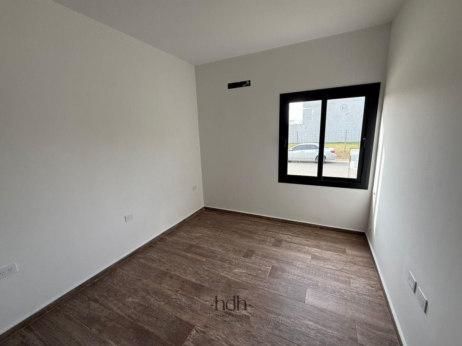 House for sale in Docta: 2 bedrooms, 1 bathroom, with a pool and 24-hour security