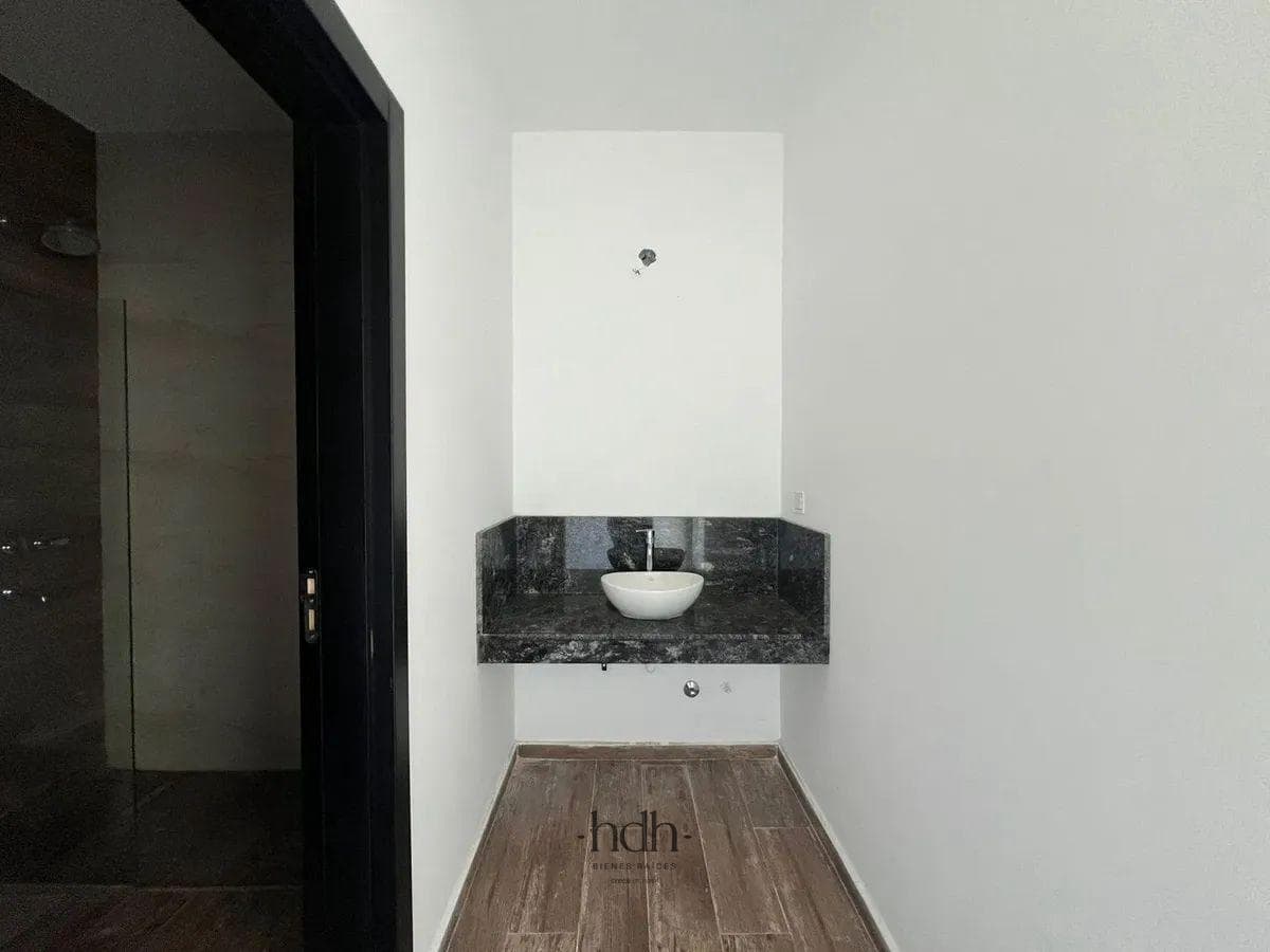 House for sale in Docta: 2 bedrooms, 1 bathroom, with a pool and 24-hour security