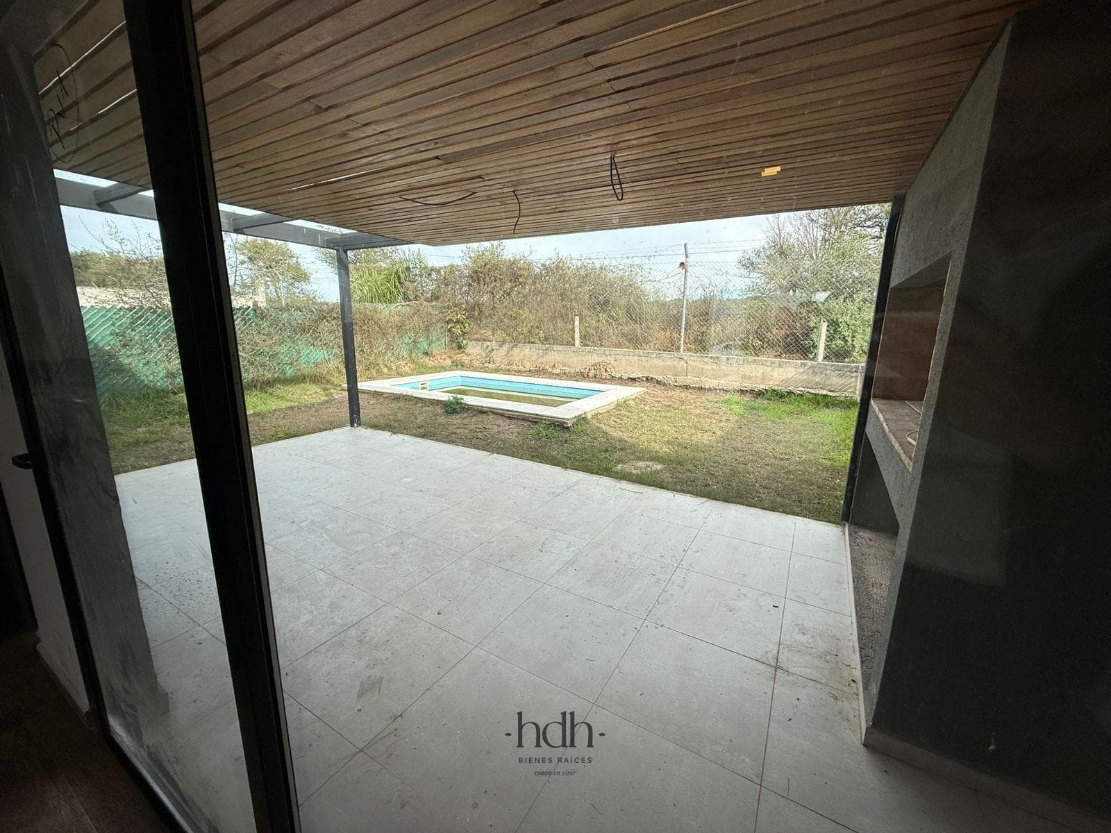 House for sale in Docta: 2 bedrooms, 1 bathroom, with a pool and 24-hour security