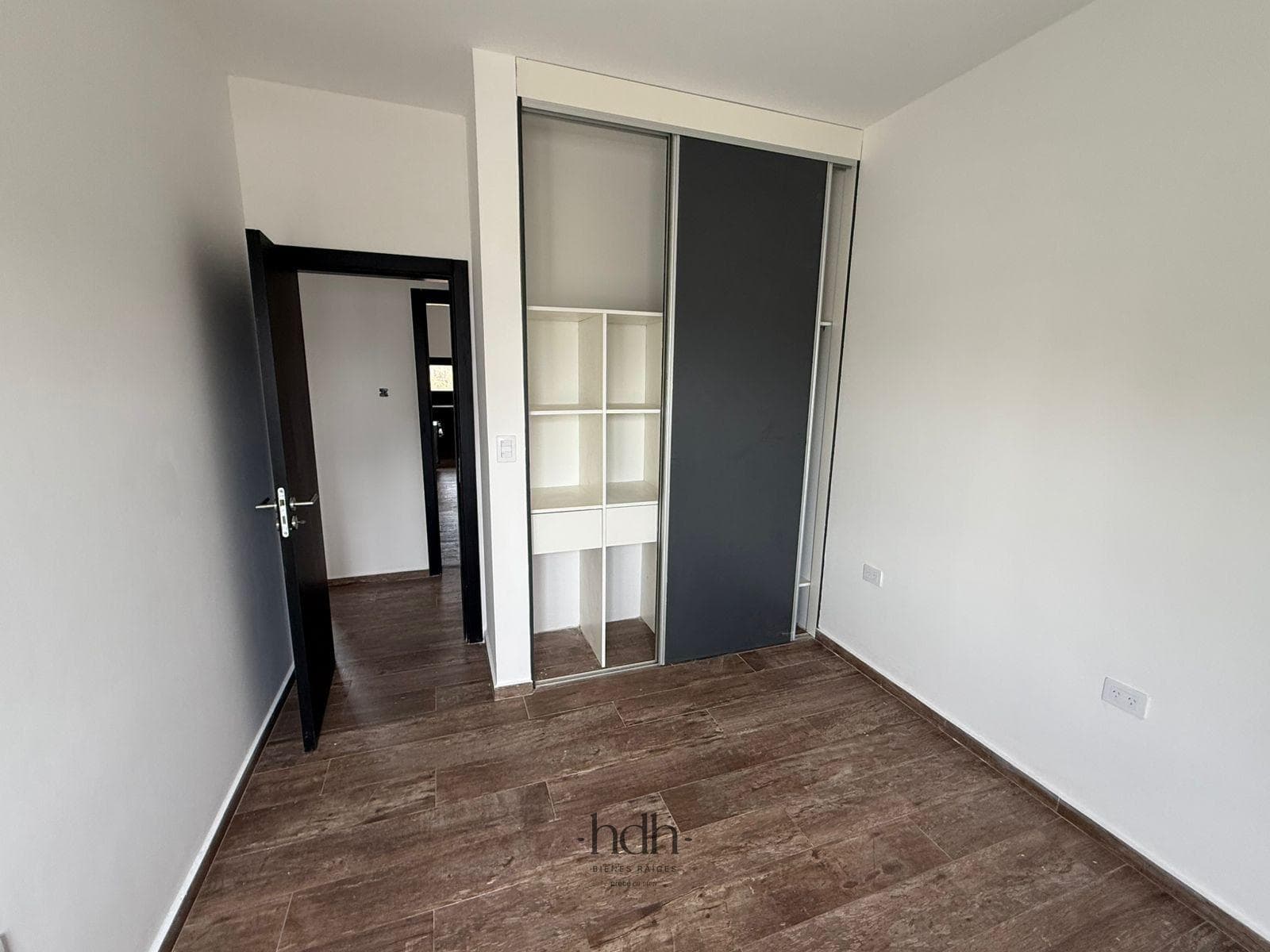 House for sale in Docta: 2 bedrooms, 1 bathroom, with a pool and 24-hour security
