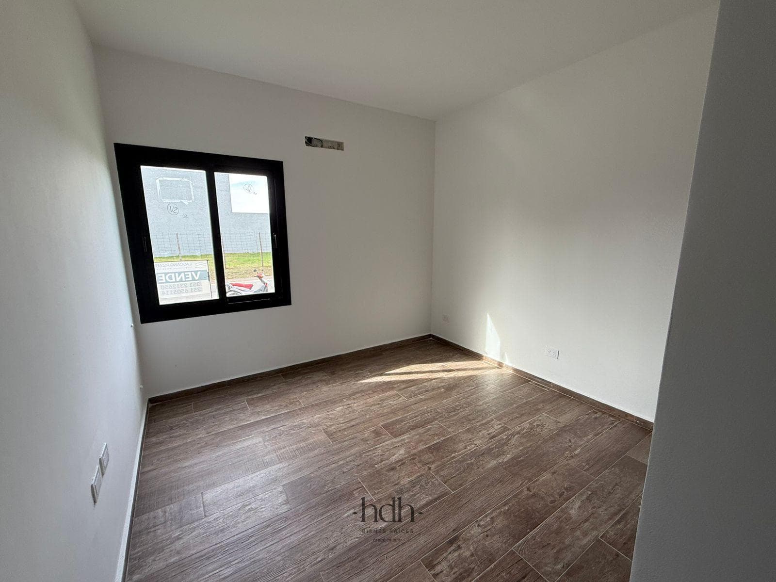 House for sale in Docta: 2 bedrooms, 1 bathroom, with a pool and 24-hour security