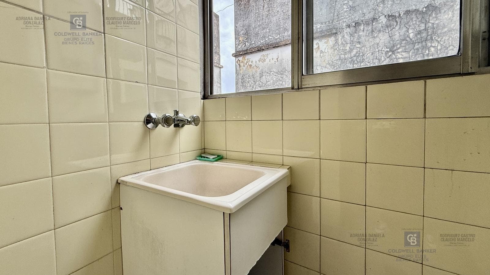 4-Room Apartment for Sale with Balcony and Storage Room in Caballito