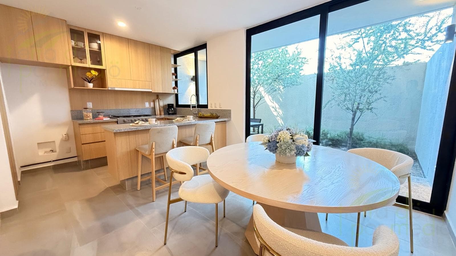 Beautiful Ground-Floor Apartment with 2 Private Gardens, Altos Juriquilla, Querétaro