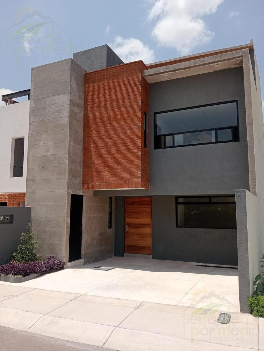 House for sale with 4 bedrooms, one on the ground floor