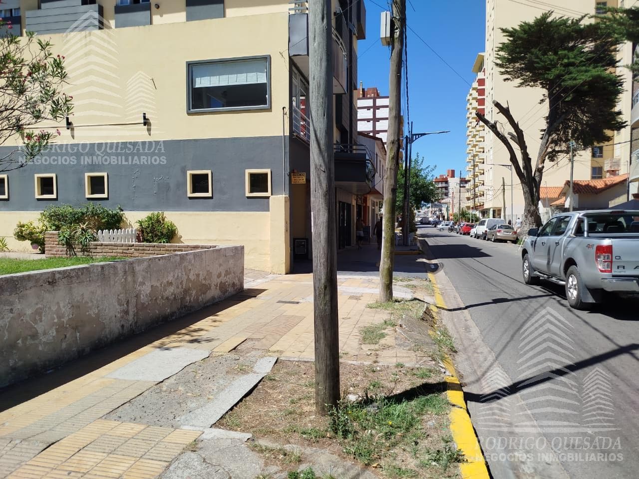 House with a spacious 600-square-meter lot, just 100 meters from the ocean in an exclusive neighborhood in San Bernardo!!