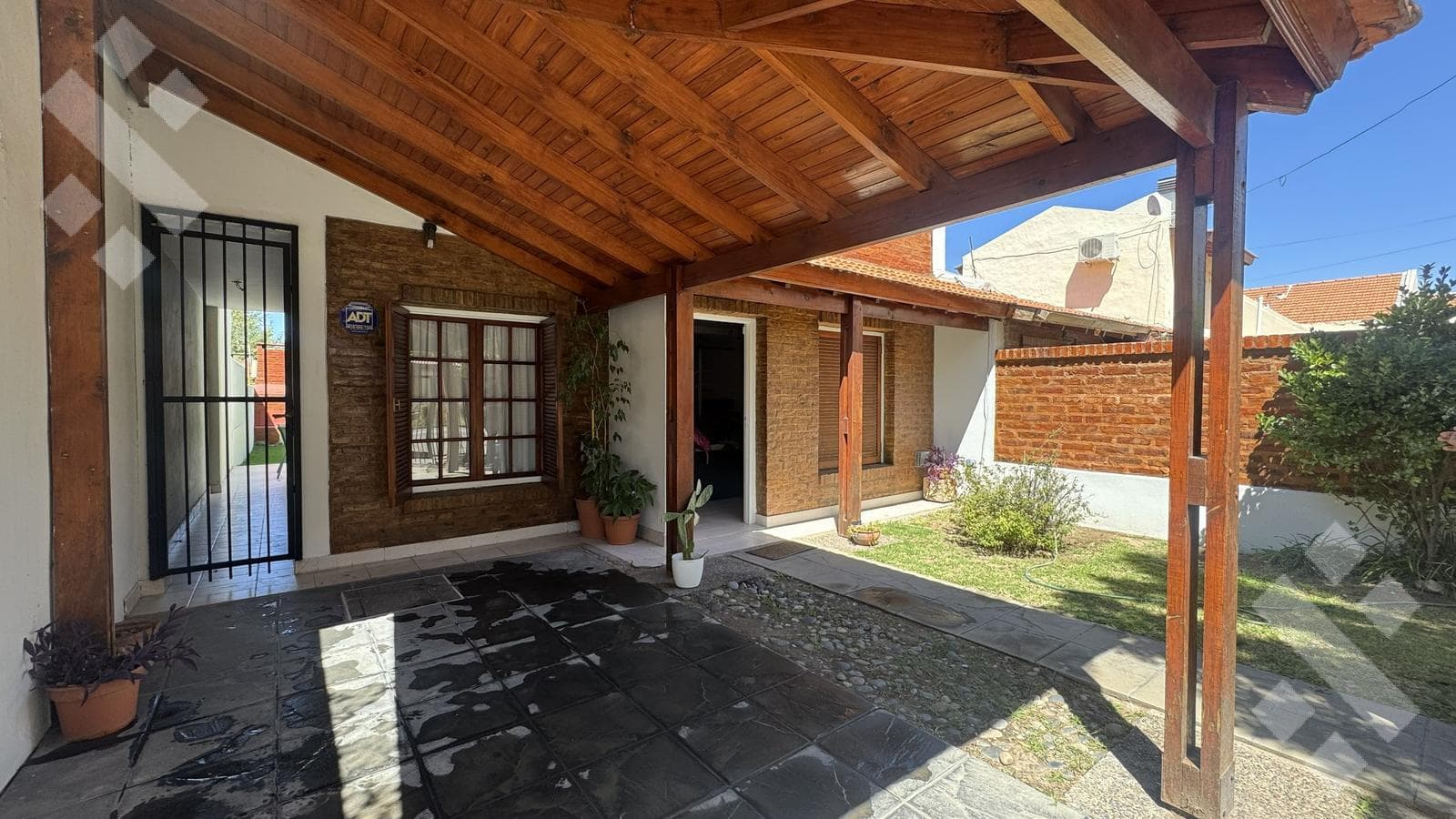 FOR SALE - 3-bedroom house | Santa Genoveva Neighborhood | Neuquén