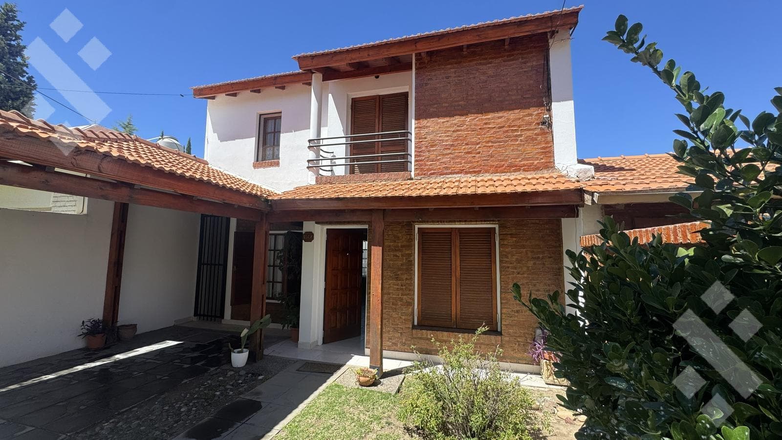 FOR SALE - 3-bedroom house | Santa Genoveva Neighborhood | Neuquén