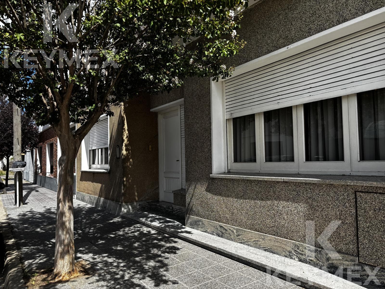 4-room house with a yard for sale—BANK-APPROVED | Azul