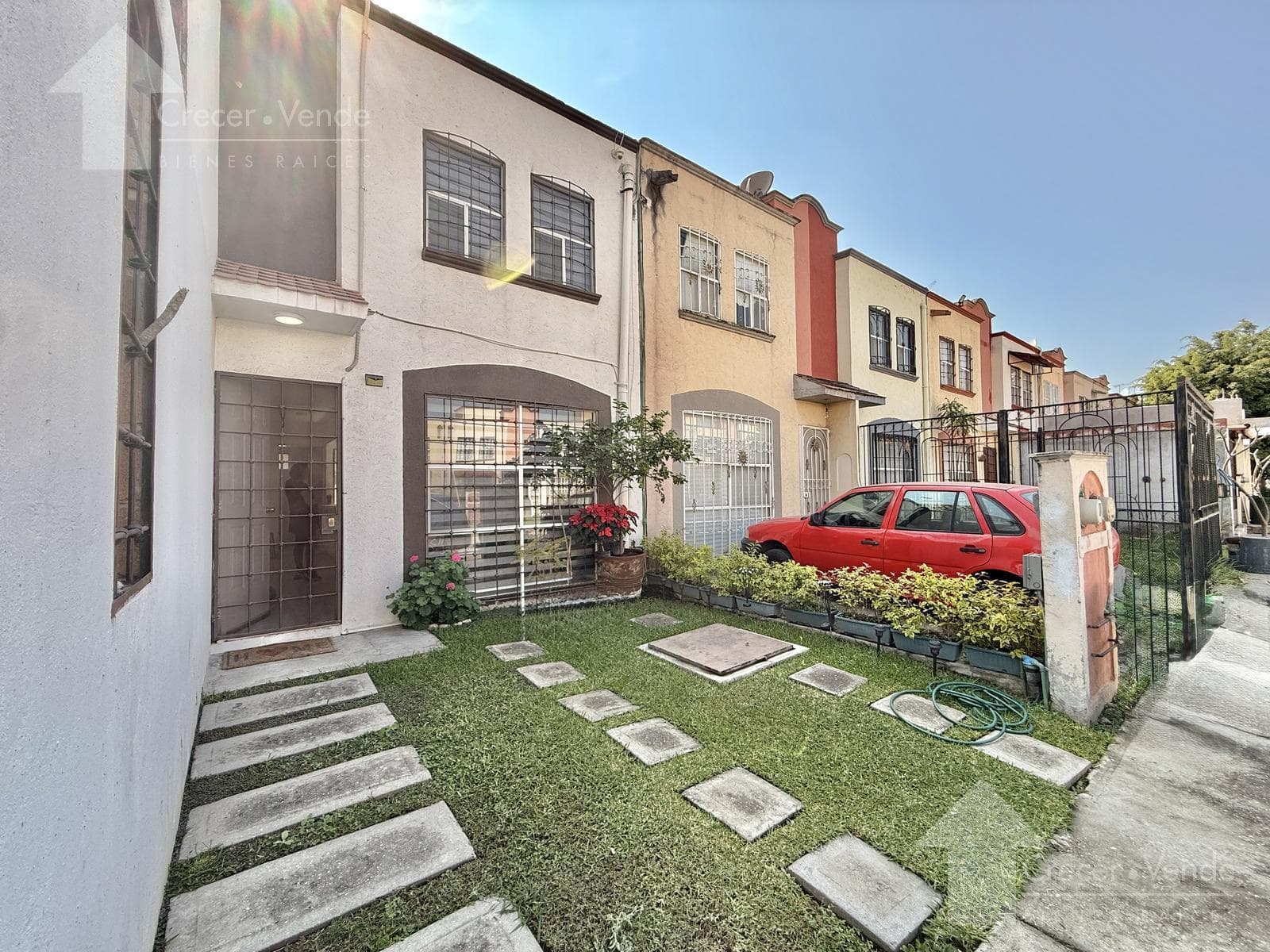 House in a Condominium Complex in the Paseos del Río Subdivision, South of Cuernavaca