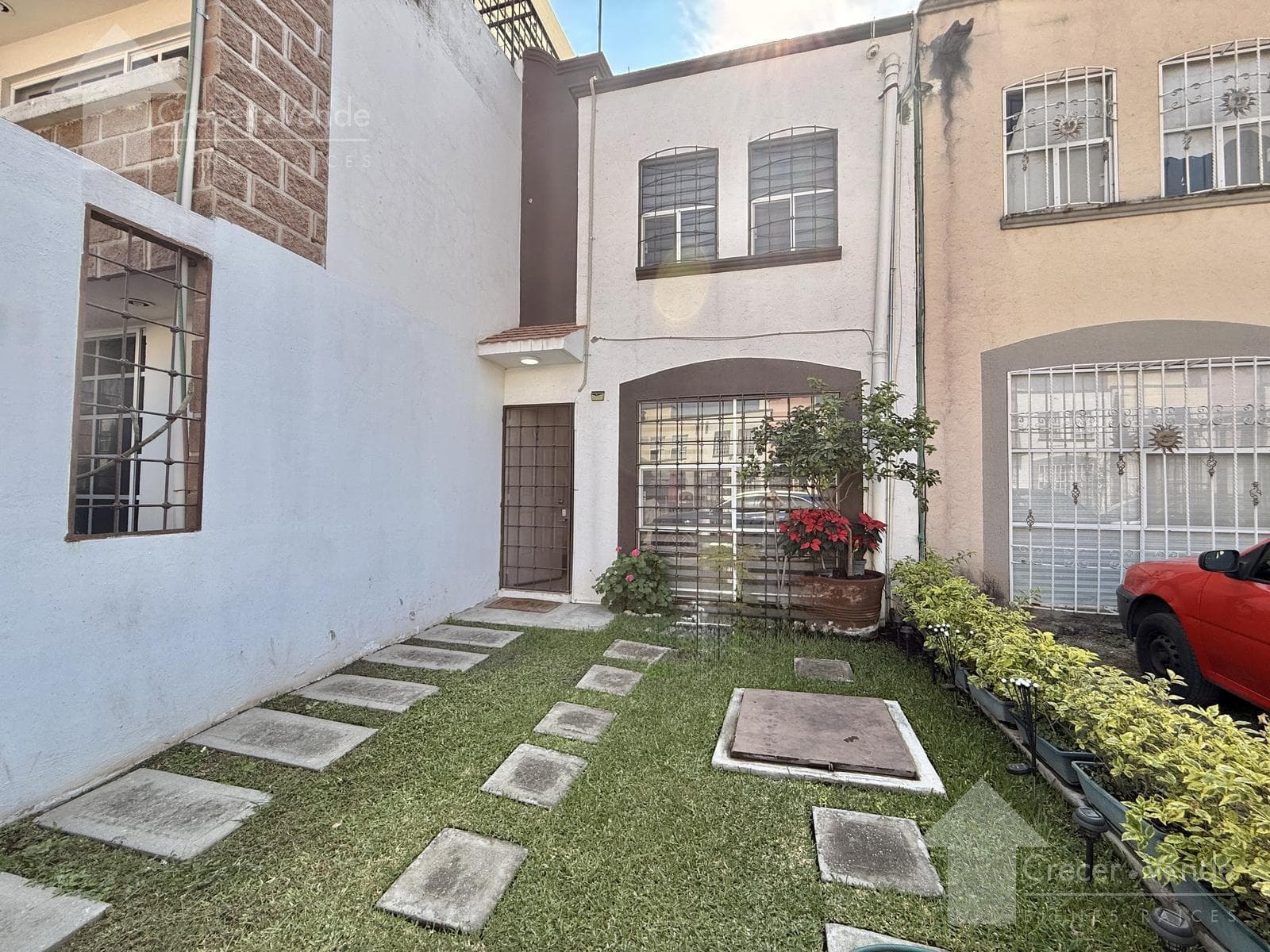 House in a Condominium Complex in the Paseos del Río Subdivision, South of Cuernavaca