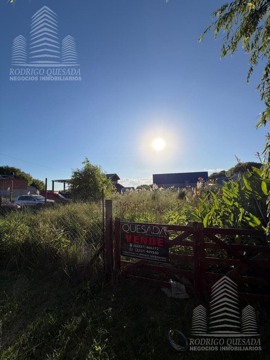 Spacious lot in Mar Del Tuyu, Calle 11, between 79th and 80th Streets.