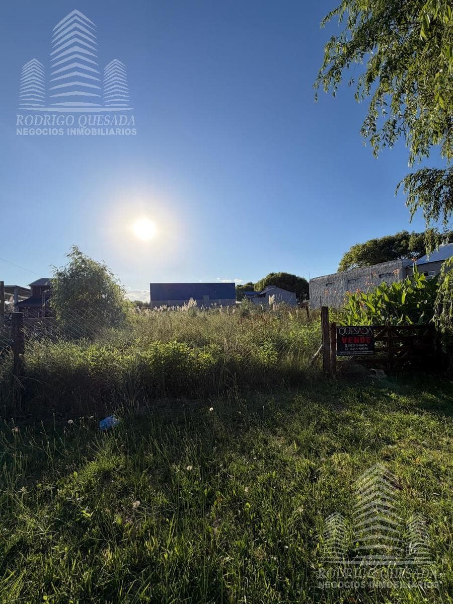 Spacious lot in Mar Del Tuyu, Calle 11, between 79th and 80th Streets.