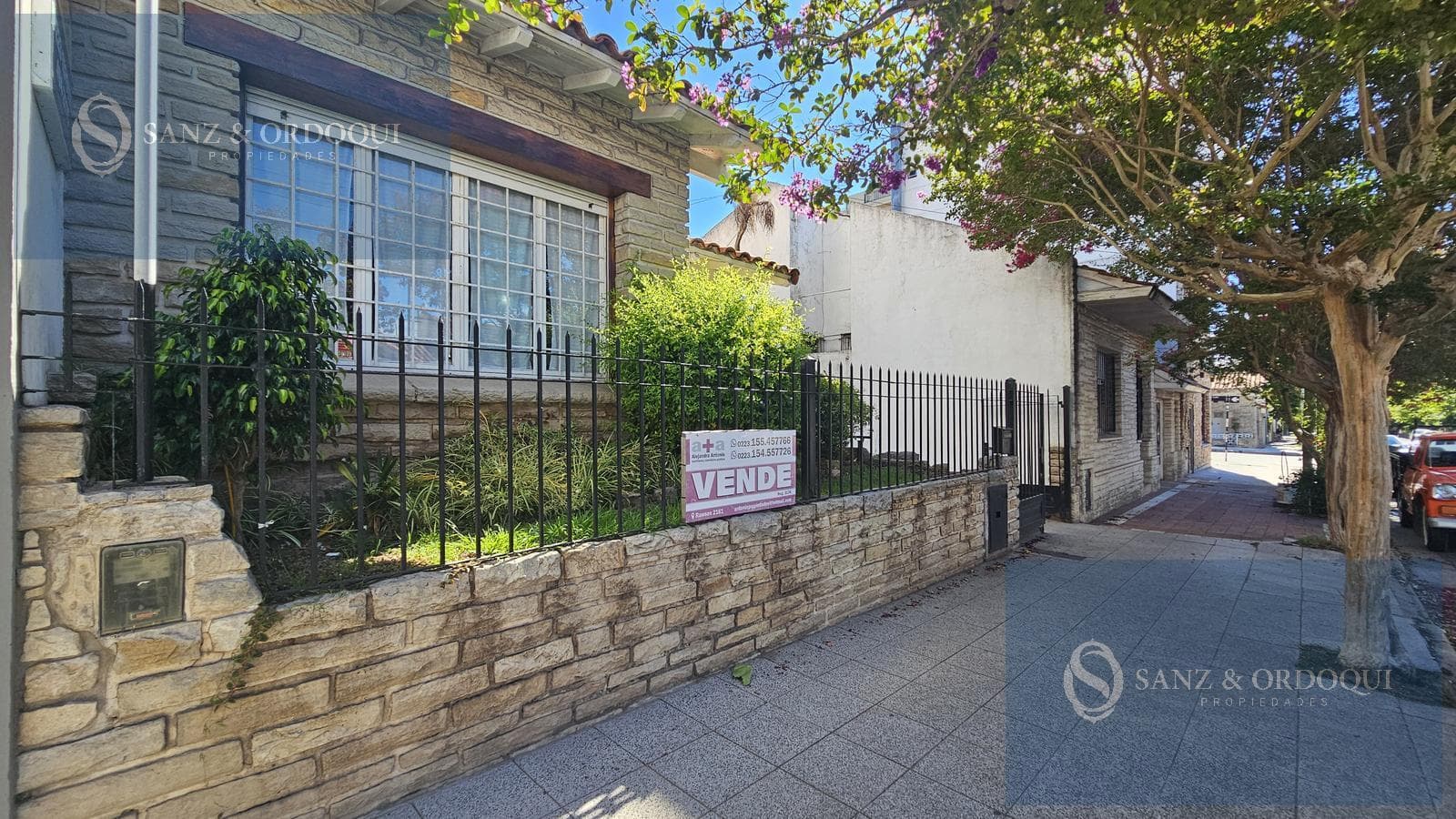 For Sale - Four-room house with garage and patio with barbecue - San José