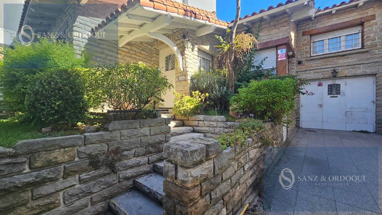 For Sale - Four-room house with garage and patio with barbecue - San José