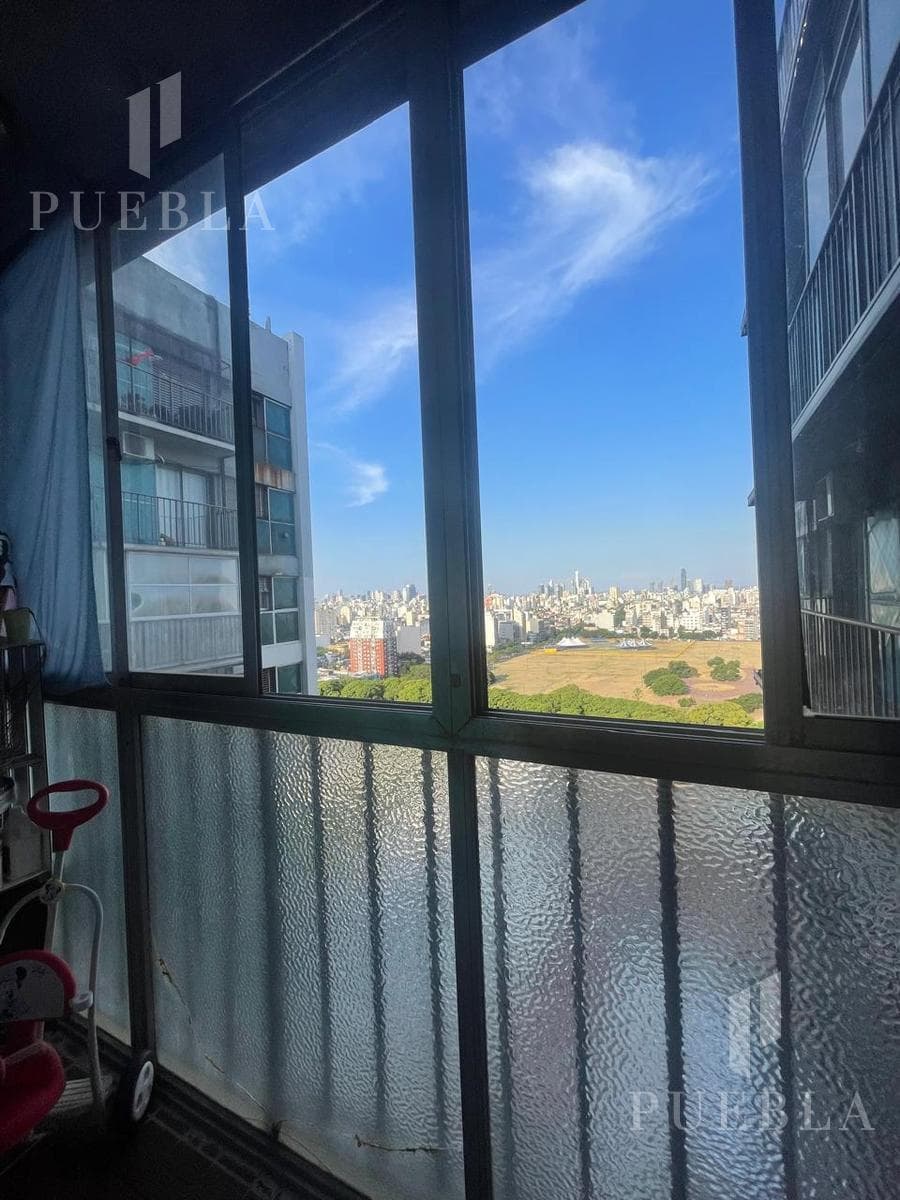 Apartment for sale: 3-room unit with a wrap-around balcony, 19th floor, unobstructed view, Parque Patricios.