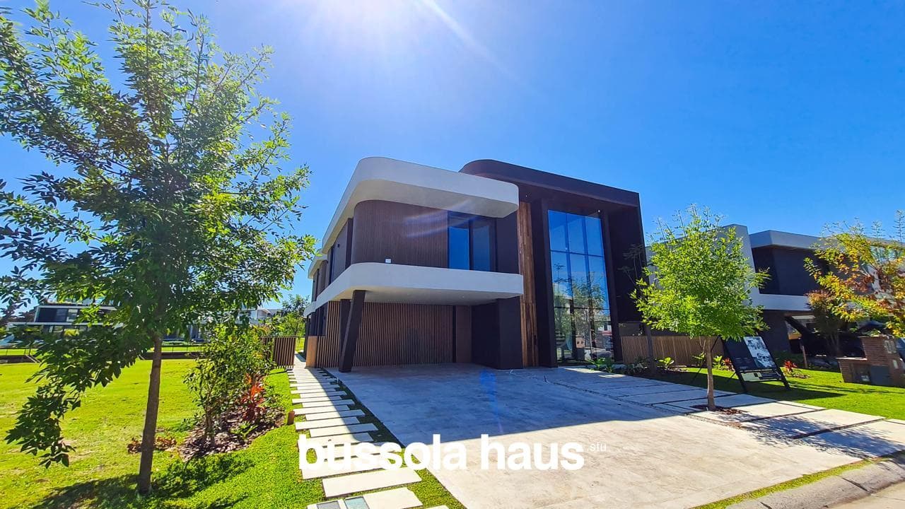 4-Bedroom House for Sale by the River in El Yacht Nordelta