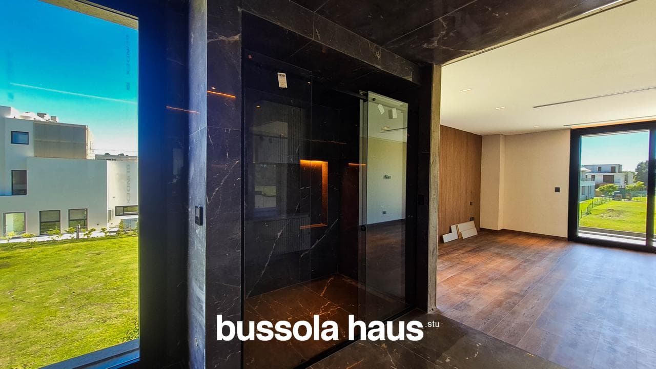 4-Bedroom House for Sale by the River in El Yacht Nordelta