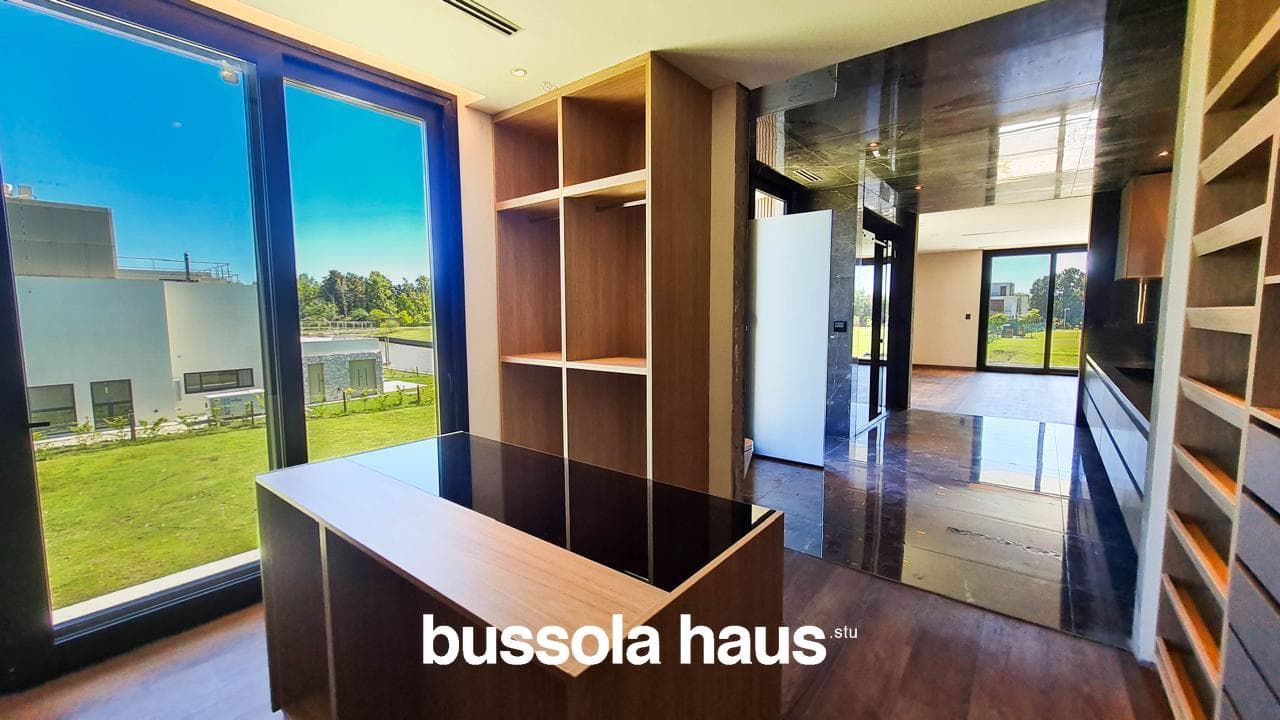 4-Bedroom House for Sale by the River in El Yacht Nordelta