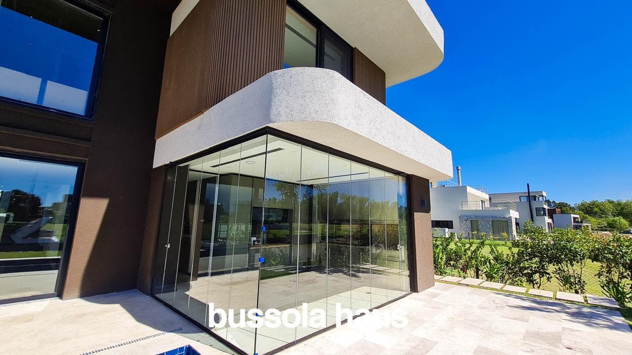 4-Bedroom House for Sale by the River in El Yacht Nordelta