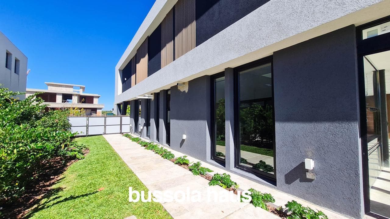5-Bedroom House for Sale by the River in El Yacht Nordelta