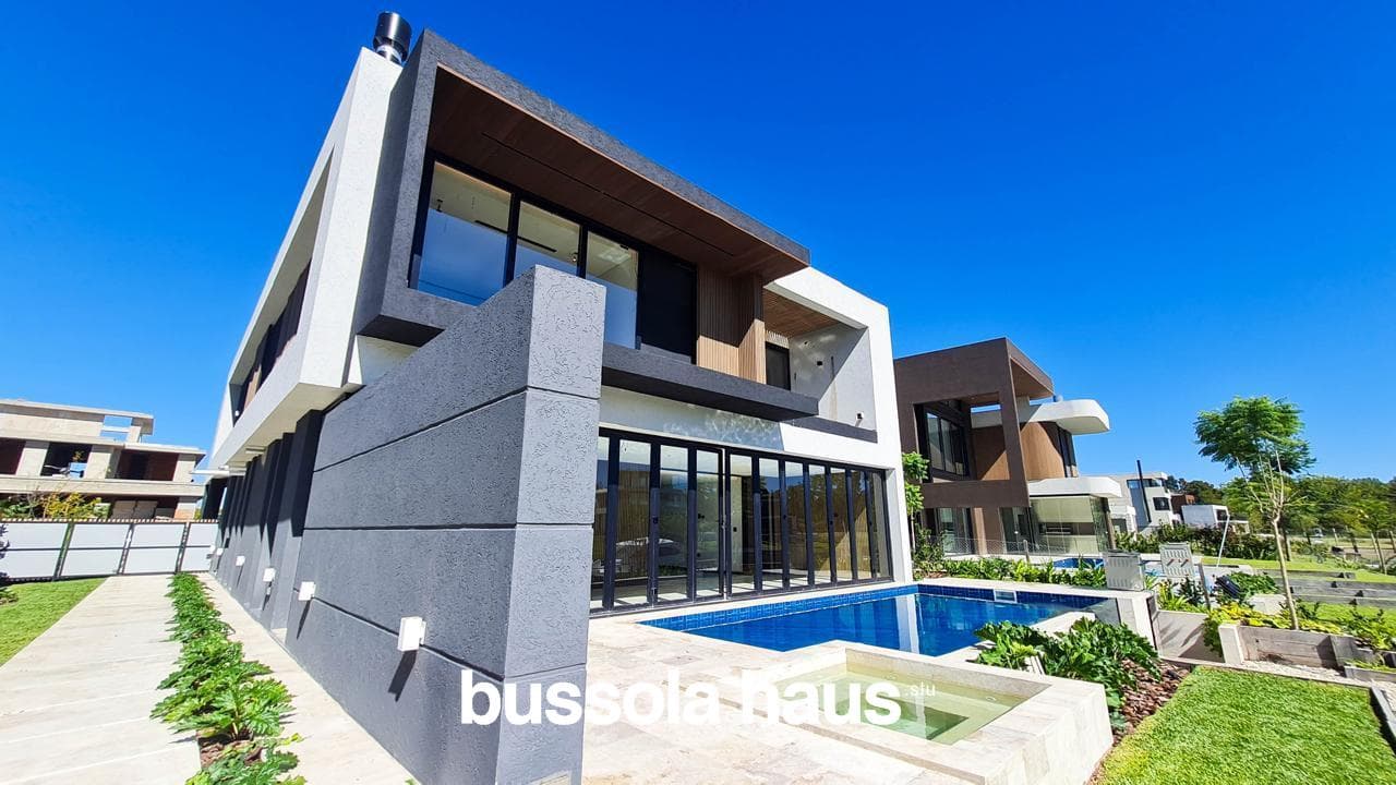 5-Bedroom House for Sale by the River in El Yacht Nordelta