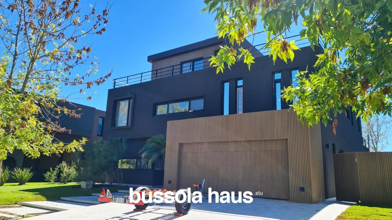 5-Bedroom House for Sale by the River in El Yacht Nordelta