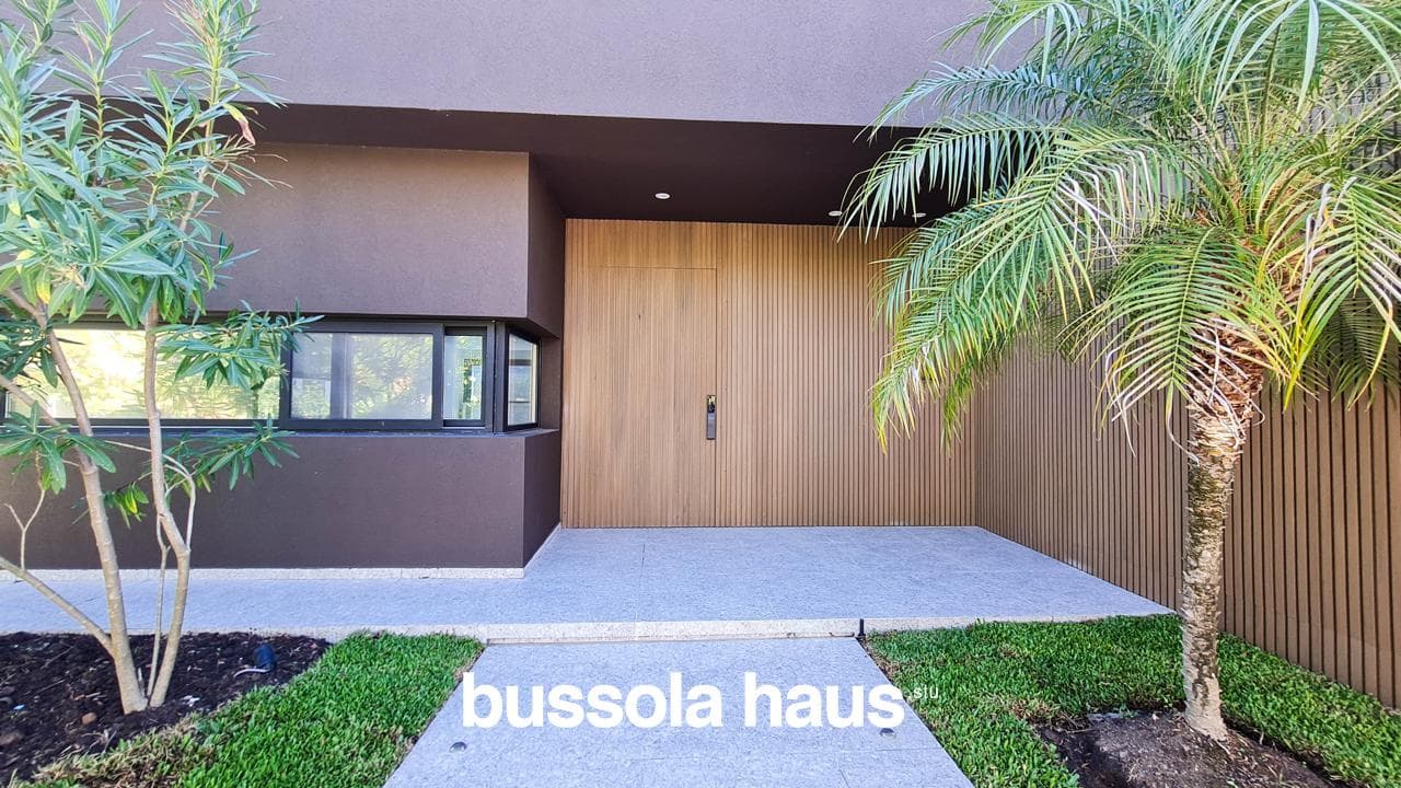 5-Bedroom House for Sale by the River in El Yacht Nordelta
