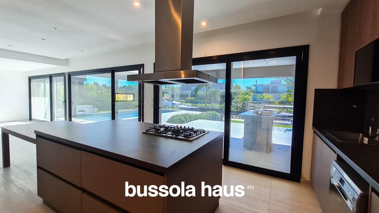 5-Bedroom House for Sale by the River in El Yacht Nordelta