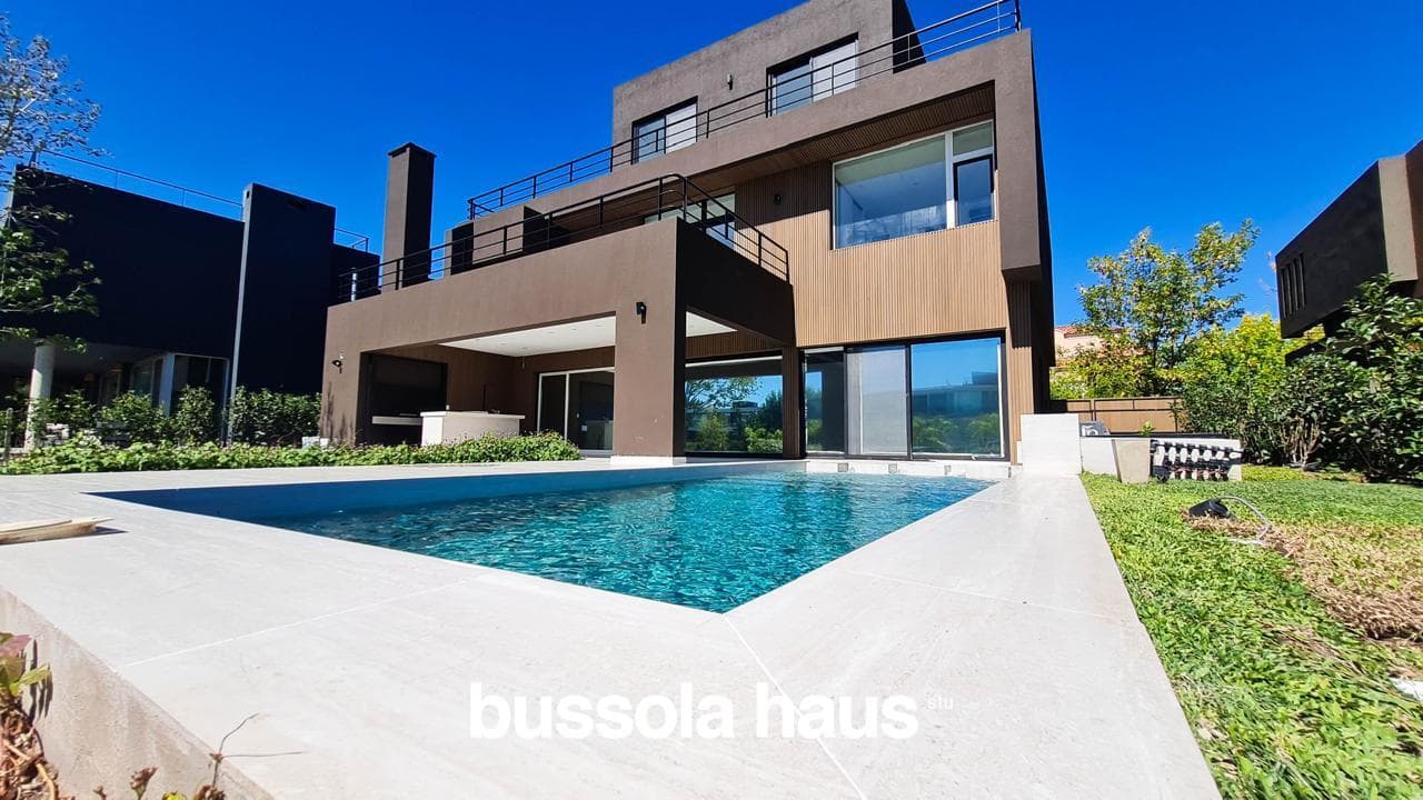 5-Bedroom House for Sale by the River in El Yacht Nordelta