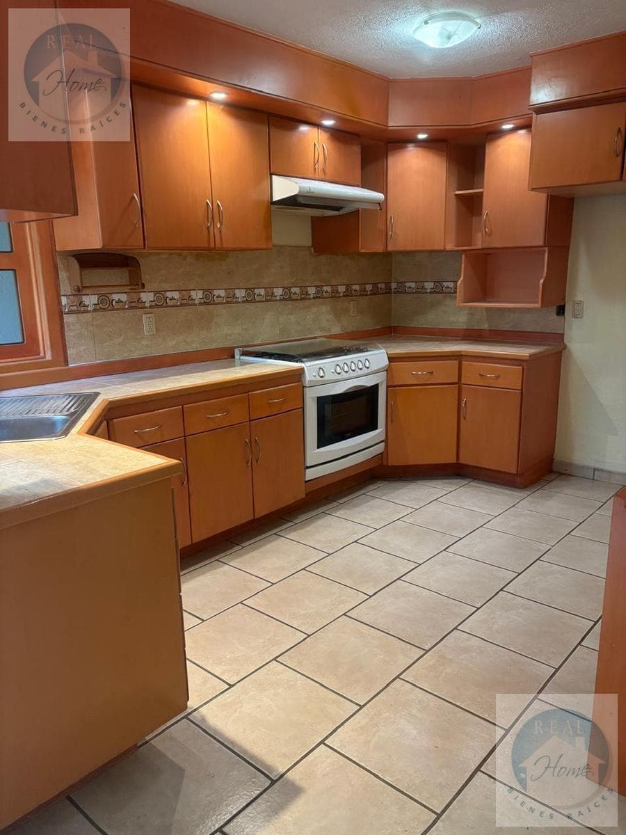 House for sale in Col. Tulipanes in La Tijera, Zapopan, Jalisco