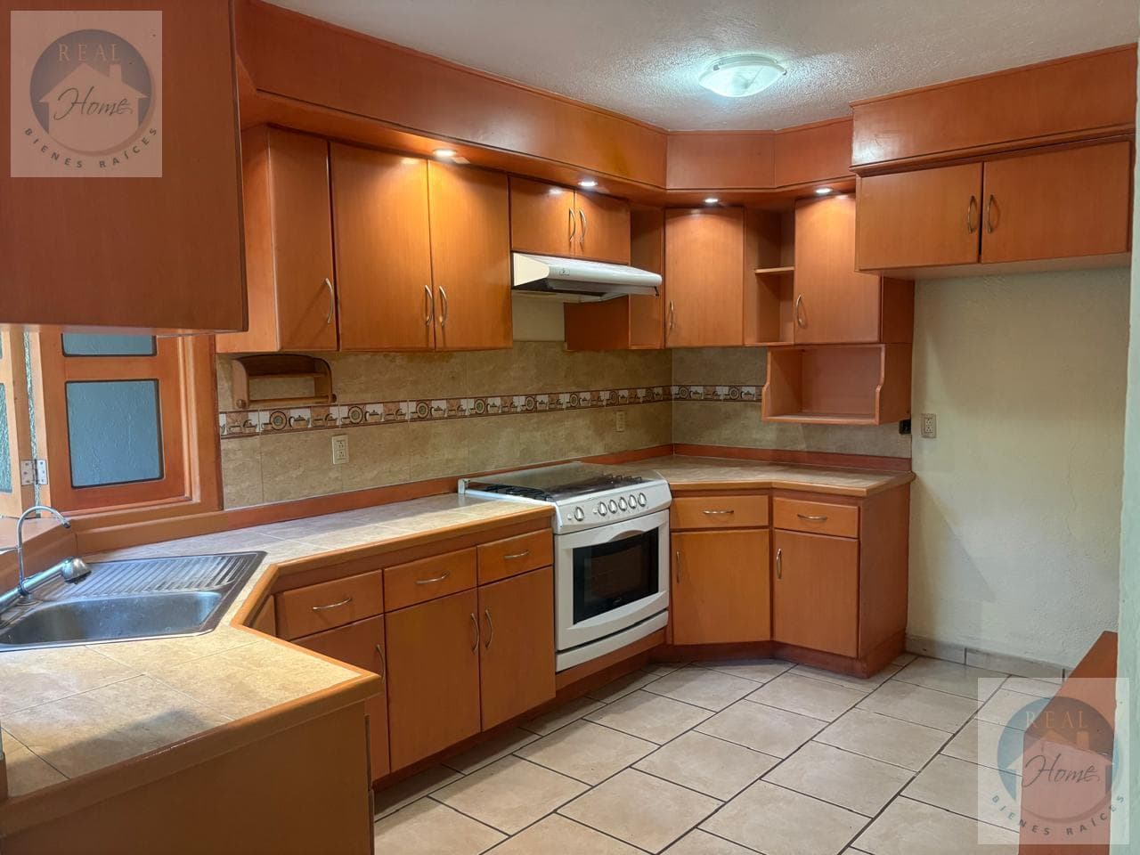House for sale in Col. Tulipanes in La Tijera, Zapopan, Jalisco