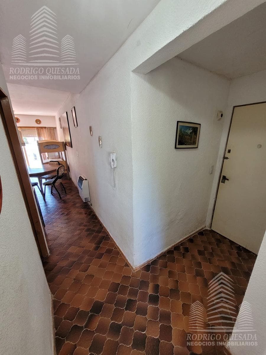 Excellent 2-room apartment with a covered parking space!!