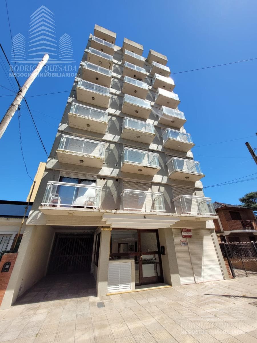 Excellent 2-room apartment with a covered parking space!!