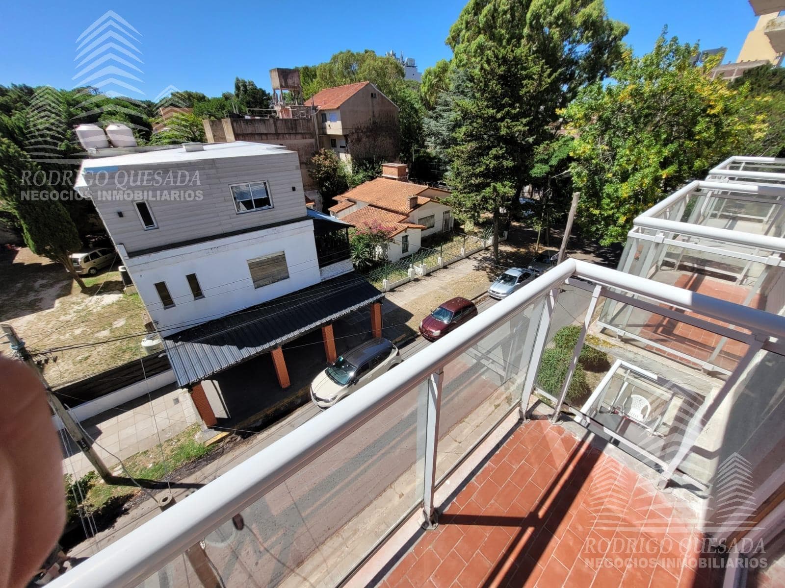 Excellent 2-room apartment with a covered parking space!!