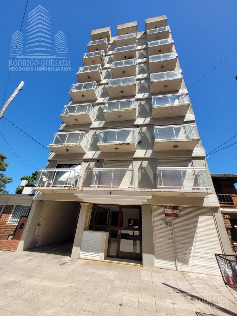 Excellent 2-room apartment with a covered parking space!!
