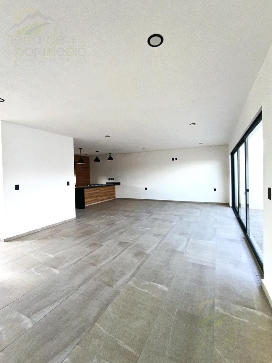 3-Bedroom House on a Private Street in Juriquilla, Querétaro