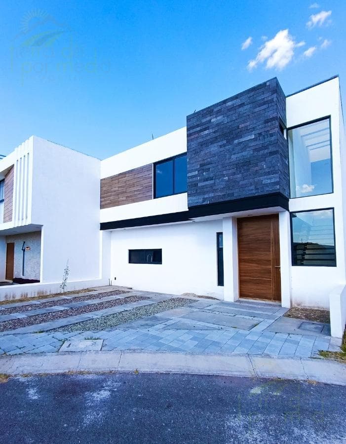 3-Bedroom House on a Private Street in Juriquilla, Querétaro